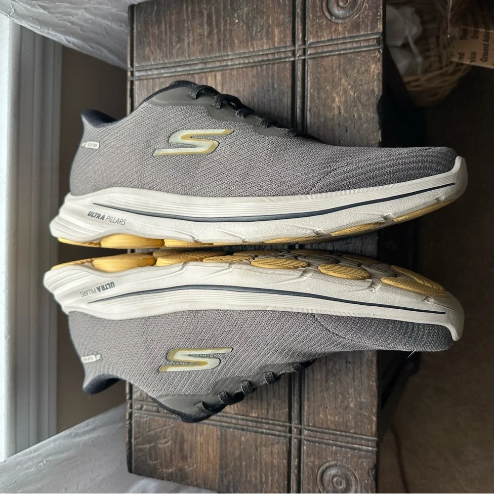 Skechers Hands Free Slip-in Sneakers‎ in GO WALK 8 Pate